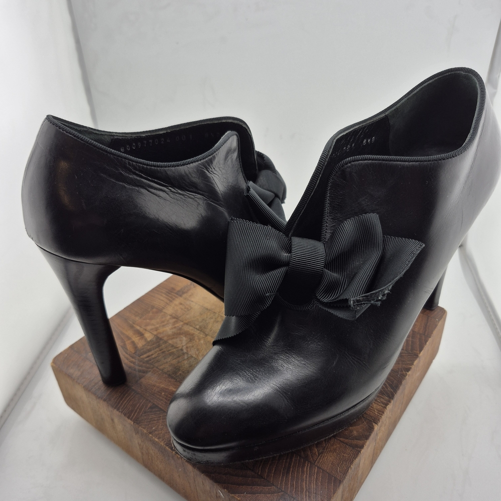 Ralph Lauren Elegant Black Leather Heels